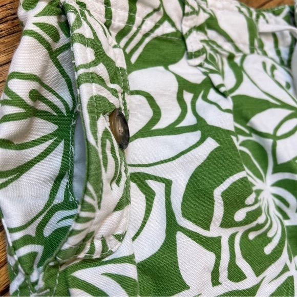Liz Claiborne Sloane Women’s Size 8 Green White Floral Print Shorts Pockets Fun - Picture 2 of 9